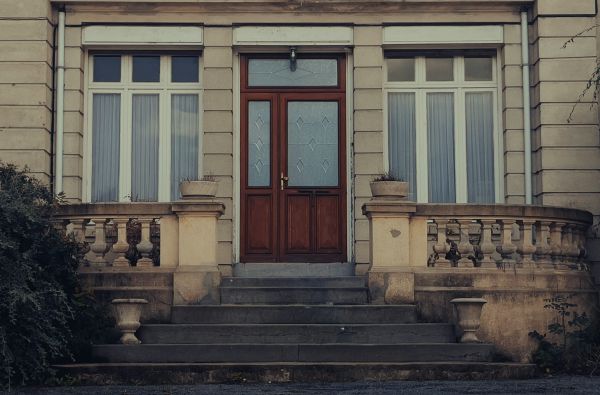 7 astuces pratiques pour optimiser l'isolation de votre porte d'entrée